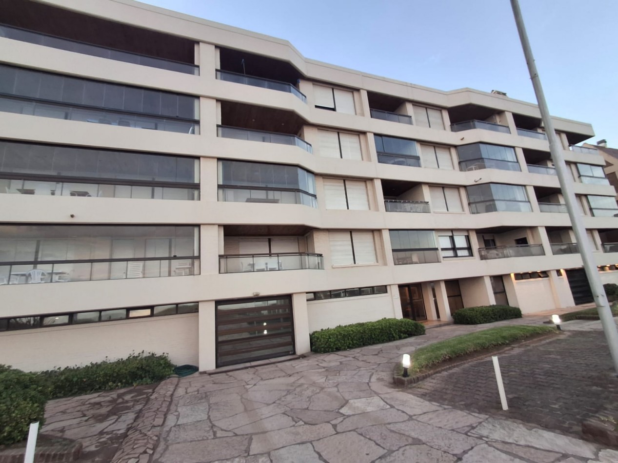 Alquiler Departamento Pinamar zona norte mar frente al mar con pileta
