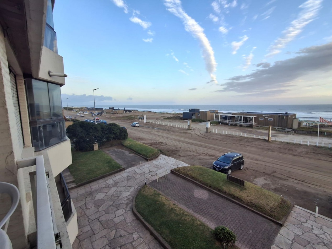 Alquiler Departamento Pinamar zona norte mar frente al mar con pileta