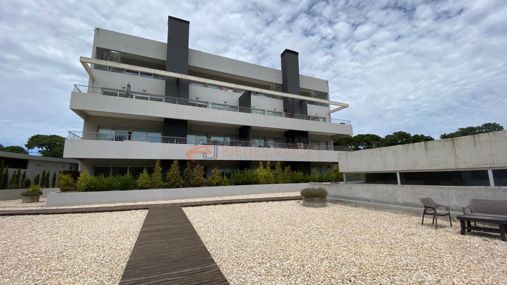 Venta Pinamar cochera cubierta 2 amb 2 baños amenities